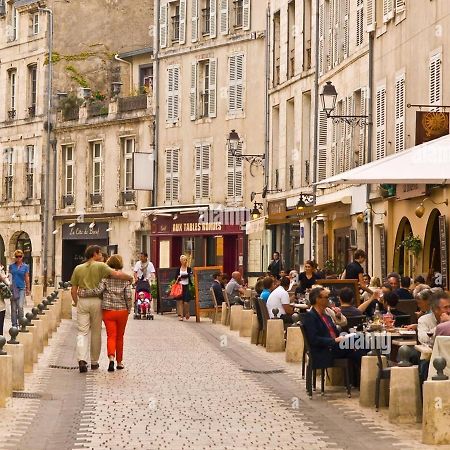 Charmant Cocon Iode Cosy Equipe, Baigne De Lumiere, Situe Au Coeur De La Rochelle A 1Min A Pied Du Marche Central Avec Tv Et Wifi エクステリア 写真