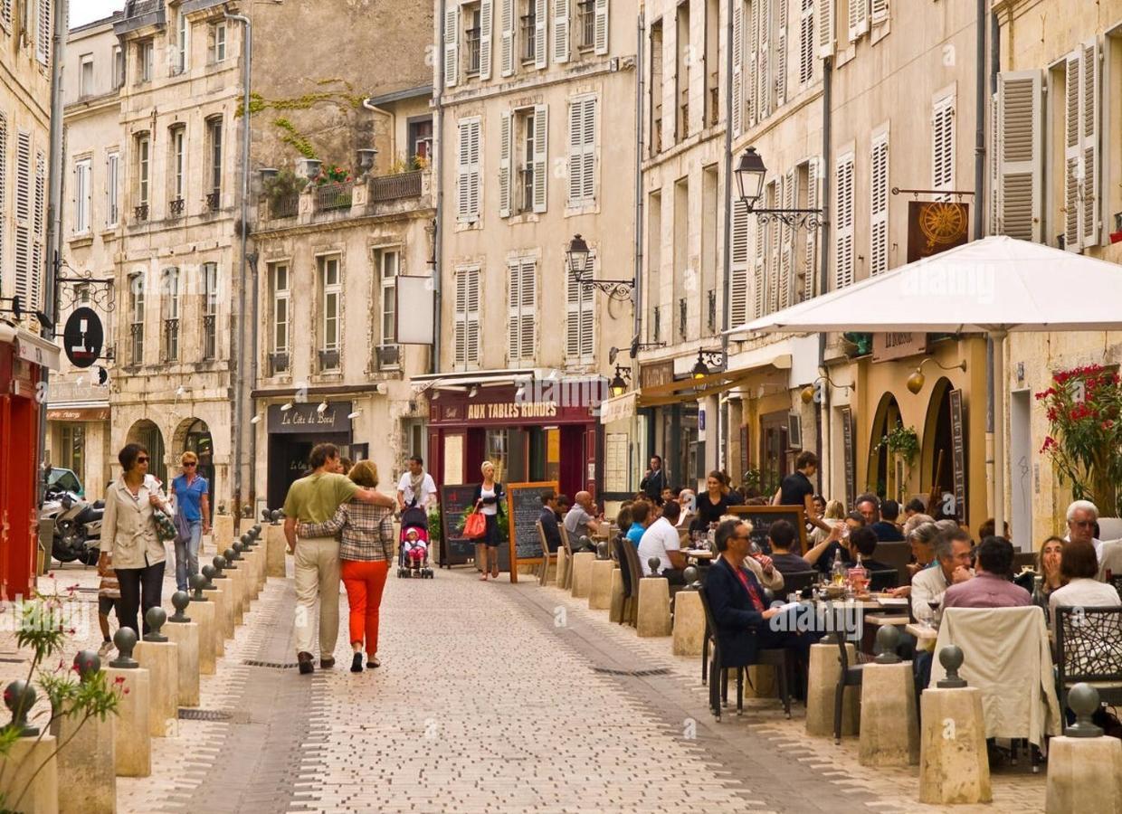 Charmant Cocon Iode Cosy Equipe, Baigne De Lumiere, Situe Au Coeur De La Rochelle A 1Min A Pied Du Marche Central Avec Tv Et Wifi エクステリア 写真
