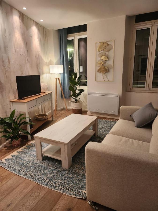 Charmant Cocon Iode Cosy Equipe, Baigne De Lumiere, Situe Au Coeur De La Rochelle A 1Min A Pied Du Marche Central Avec Tv Et Wifi エクステリア 写真