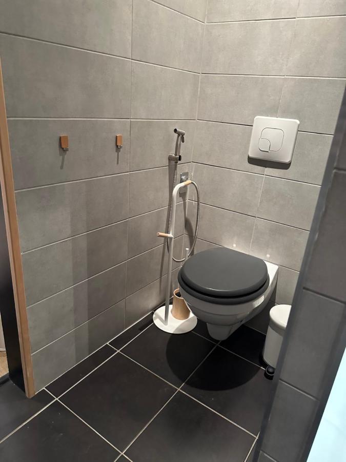 Charmant Cocon Iode Cosy Equipe, Baigne De Lumiere, Situe Au Coeur De La Rochelle A 1Min A Pied Du Marche Central Avec Tv Et Wifi エクステリア 写真